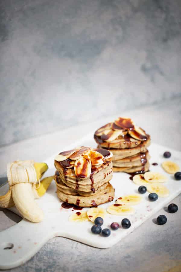 BANANENPANCAKES MIT SCHOKOSAUCE Wellcuisine