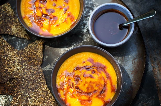 Karotten-Süßkartoffelsuppe mit Harissa-Öl - Wellcuisine